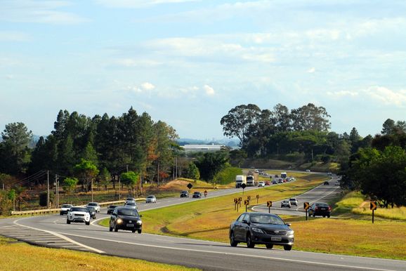&nbsp;Renovias prev&ecirc; mais de 709 mil ve&iacute;culos no feriado de 9 de Julho