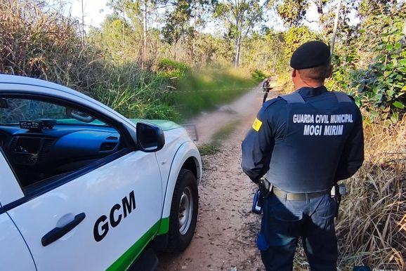 Corpo com sinais de viol&ecirc;ncia &eacute; localizado em estrada de terra no Distrito Industrial