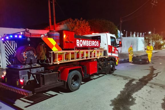 Inc&ecirc;ndio atinge resid&ecirc;ncia no Jardim Silv&acirc;nia durante a madrugada