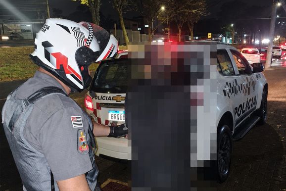 PM apreende rev&oacute;lver e prende homem ap&oacute;s den&uacute;ncia de tiros em Mogi Gua&ccedil;u