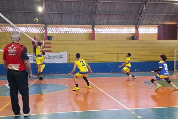 V&ocirc;lei de Mogi Mirim vence tr&ecirc;s de quatro jogos pela Copa APV