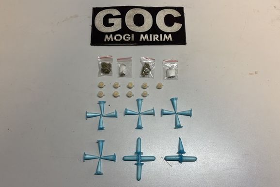 Adolescente &eacute; apreendido com 36 por&ccedil;&otilde;es de drogas pelo GOC  (Grupo de Opera&ccedil;&otilde;es com C&atilde;es)