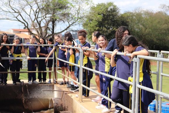 Alunos conhecem tratamento da &aacute;gua durante visita &agrave; ETA Esta&ccedil;&atilde;o de Tratamento de &Aacute;gua