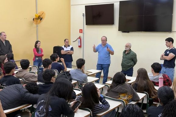 Fatec Mogi Mirim recebe alunos de escolas p&uacute;blicas em visitas monitoradas