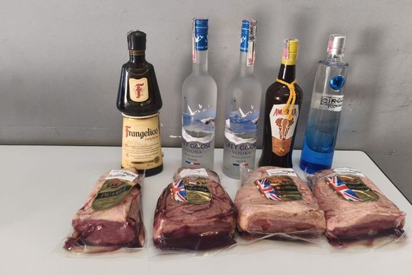 Homem &eacute; preso ao tentar furtar bebidas e picanha em supermercado
