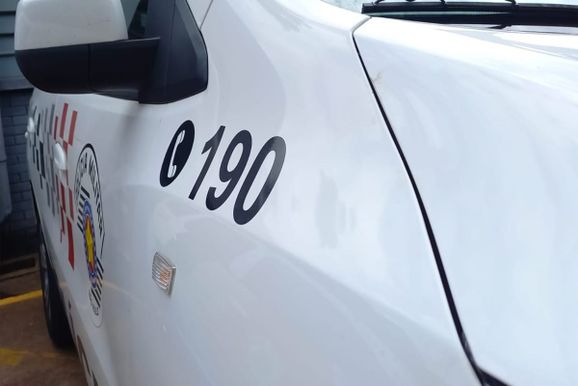 Homem &eacute; preso pela PM durante furto em resid&ecirc;ncia em Mogi Gua&ccedil;u