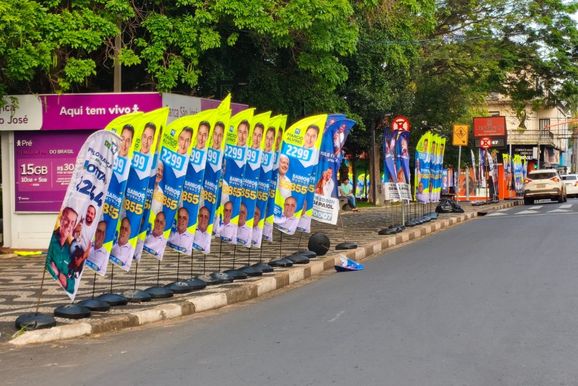 Justi&ccedil;a Eleitoral recolhe 47 wind banners irregulares na regi&atilde;o central de Mogi Mirim