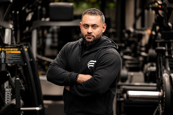 Treinar sozinho ou com personal trainer?