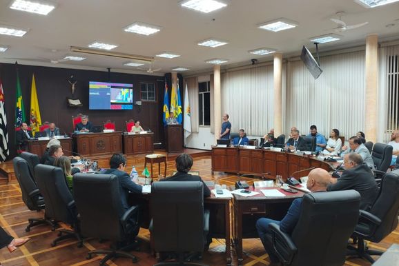 C&acirc;mara aprova novo feriado em Mogi Mirim por 12 votos a 4; veja quem foi contra