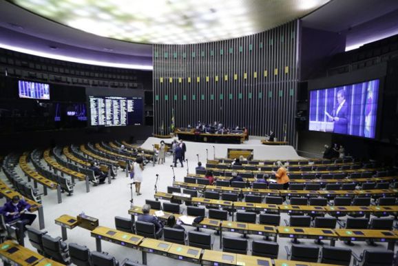 Eleitores de Mogi Mirim d&atilde;o votos a 531 candidatos a deputado federal