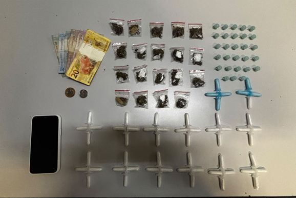 Equipe do GOC apreende adolescente e 103 por&ccedil;&otilde;es de drogas no Jardim Planalto