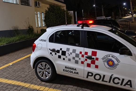 Homem &eacute; preso suspeito de agredir o pai e amea&ccedil;ar o irm&atilde;o em Mogi Mirim