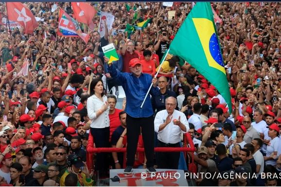 Lula, 80 anos, &eacute; reeleito presidente do Brasil para seu quarto mandato