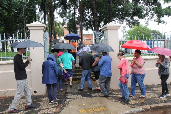 Mesmo com chuva, vota&ccedil;&atilde;o segue tranquila e sem filas em Mogi Mirim