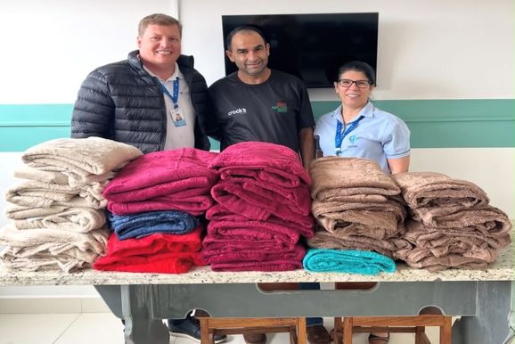 Doador entrega 30 cobertores ao Hospital Santa Rita em gesto de gratid&atilde;o e solidariedade