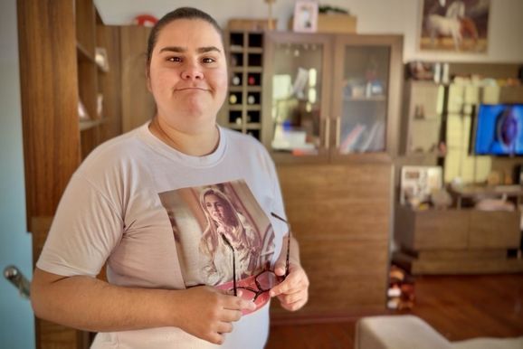 F&atilde; da Carminha, de Nova Resende, sonha conhecer Adriana Esteves