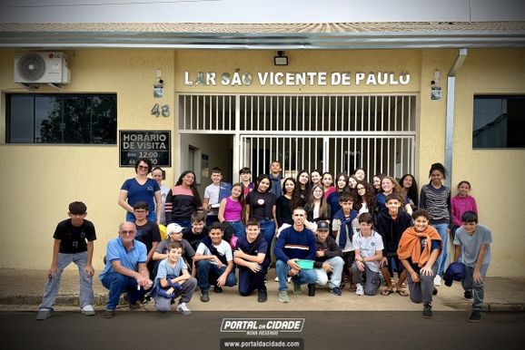 Alunos da Escola Padre Luiz Moreno levam carinho ao Lar S&atilde;o Vicente de Paulo