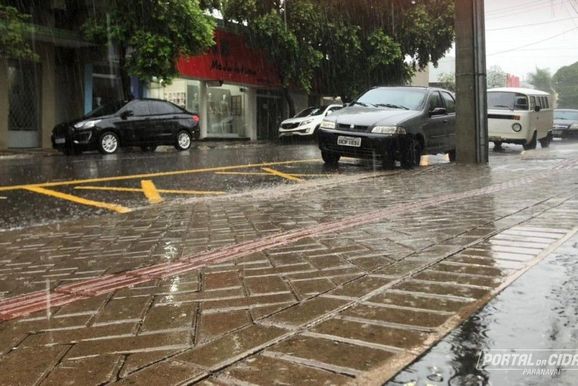 Chuva deve persistir at&eacute; s&aacute;bado (25) e tempo firme retorna no domingo (26) em Paranava&iacute;