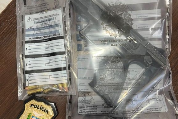 Homem &eacute; preso com pistola 9mm durante cumprimento de mandado em S&atilde;o Carlos do Iva&iacute;