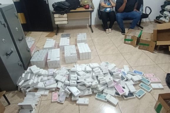 Carga de celulares avaliada em R$ 3,2 milh&otilde;es &eacute; apreendida na PR-323