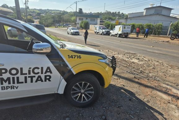 Colis&atilde;o frontal entre carro e caminhonete deixa um ferido na PR-218