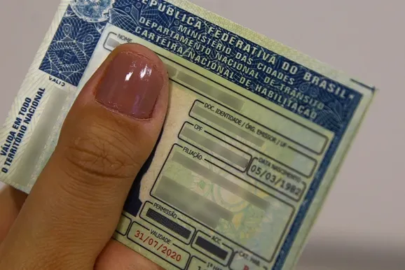 D&iacute;vida pode levar &agrave; suspens&atilde;o da CNH, mas medida n&atilde;o &eacute; autom&aacute;tica; entenda