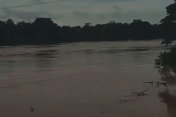 Chuva persiste em Paranava&iacute; e regi&atilde;o; veja v&iacute;deos da cheia dos rios