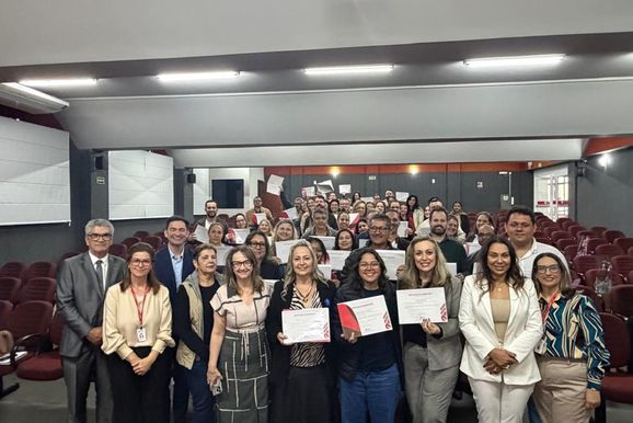UNIPAR comemora a lideran&ccedil;a do Paran&aacute; no IDEB 2025  com homenagens ao NRE de Paranava&iacute;