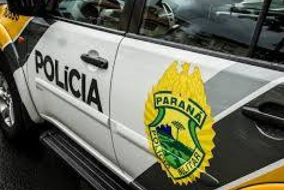 Motorista com sinais de embriaguez tenta agredir policiais e danifica viatura