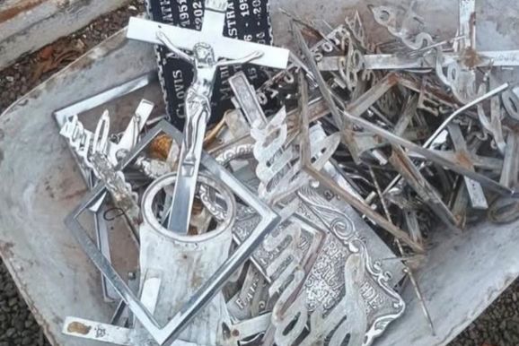 Objetos furtados de t&uacute;mulos s&atilde;o recuperados em cemit&eacute;rio de Japur&aacute;