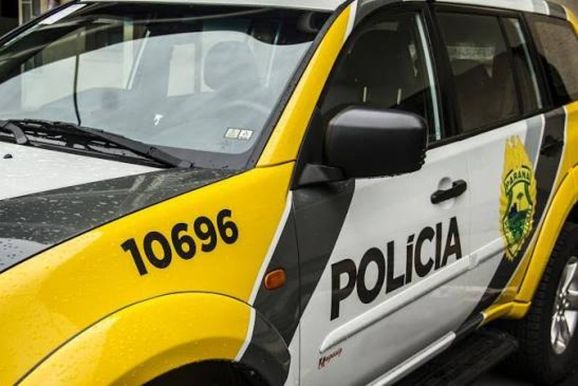 Pol&iacute;cia aborda ve&iacute;culo ligado a furto e apreende espingarda calibre 12 em Paranava&iacute;