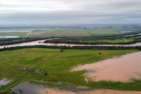 Rio Iva&iacute; sobe ap&oacute;s chuvas e Defesa Civil monitora &aacute;reas de Quer&ecirc;ncia do Norte