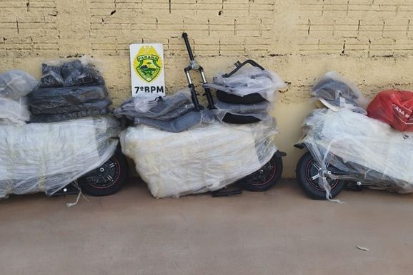 Tr&ecirc;s motocicletas el&eacute;tricas sem documenta&ccedil;&atilde;o s&atilde;o apreendidas na PR-082