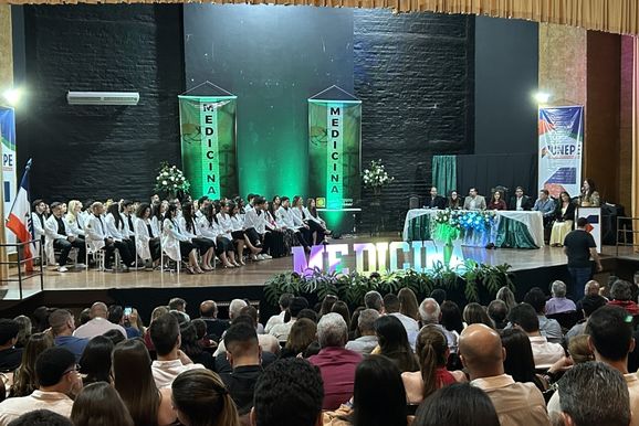 Cerim&ocirc;nia do Jaleco marca in&iacute;cio da jornada da nona turma de Medicina