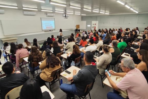 Congresso re&uacute;ne representantes de 43 cidades para debater pol&iacute;ticas do SUAS