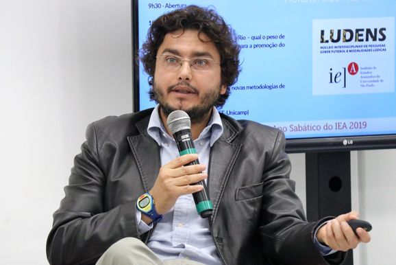 Muito al&eacute;m do futebol: a Copa como arena global de disputas