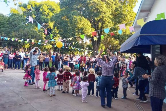Alunos se divertem nas Festas Juninas das escolas municipais