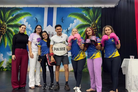 Assist&ecirc;ncia Social promoveu palestra e aula de defesa pessoal na campanha Agosto Lil&aacute;s
