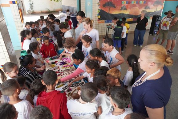 Emef Elza Nadai recebe lideran&ccedil;a ind&iacute;gena em encerramento de projeto pedag&oacute;gico