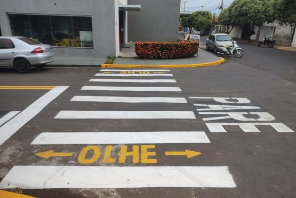 Sinaliza&ccedil;&atilde;o &eacute; refor&ccedil;ada na &aacute;rea pr&oacute;xima &agrave; Funda&ccedil;&atilde;o Colnaghi em Pen&aacute;polis