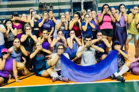 Turma de Ritmos de Buritama apoia campanha do Agosto Lil&aacute;s