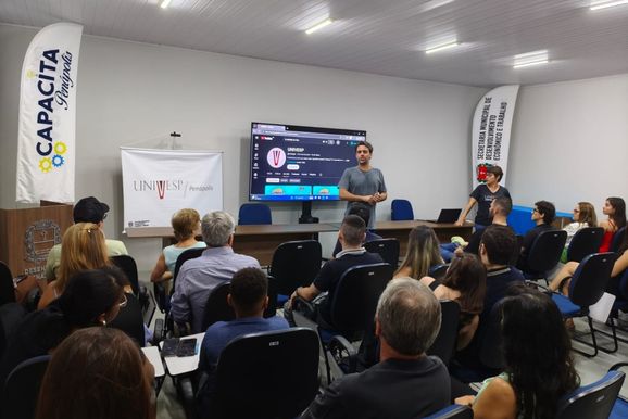 Univesp realiza cola&ccedil;&atilde;o de grau de 16 formandos no polo de Pen&aacute;polis