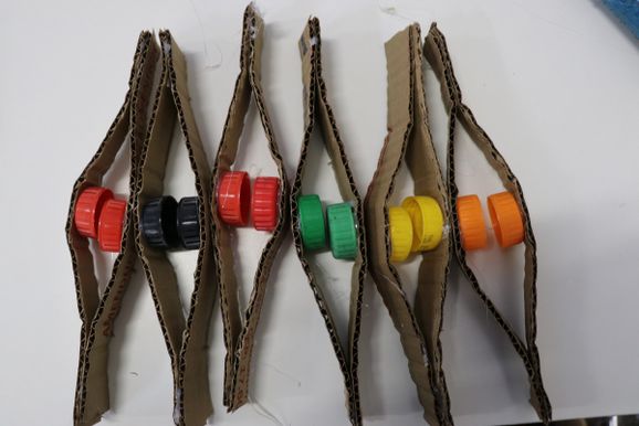 Alunos transformam materiais recicl&aacute;veis em instrumentos no Col&eacute;gio Salesiano