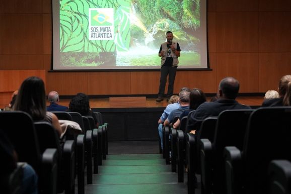Ara&ccedil;atuba regulamenta Lei de Arboriza&ccedil;&atilde;o Urbana durante f&oacute;rum ambiental