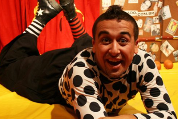 Cia. Mimicalado apresenta espet&aacute;culo gratuito de circo e m&iacute;mica na Feicom em Lins