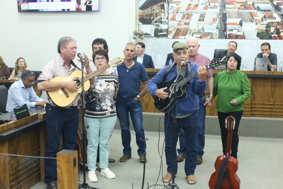 Dupla Luiz Marcos & Matheus &eacute; homenageada na C&acirc;mara por 50 anos de carreira