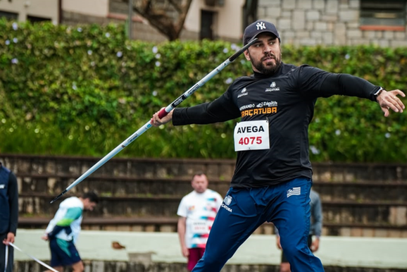 Emerson Ruzz&atilde;o conquista o tricampeonato brasileiro no lan&ccedil;amento do dardo