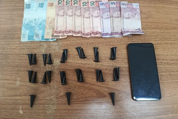 Homem &eacute; preso por tr&aacute;fico de drogas no bairro S&atilde;o Jos&eacute; em Ara&ccedil;atuba