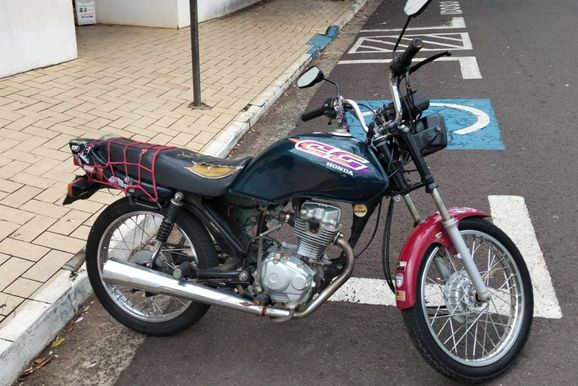 Passageiro de moto &eacute; preso por tr&aacute;fico ap&oacute;s fuga terminar em queda em Birigui