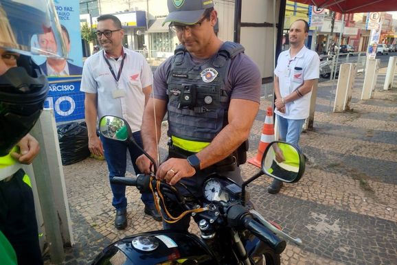 Pit Stop Integrado orientou motoristas e pedestres no Centro de Pen&aacute;polis